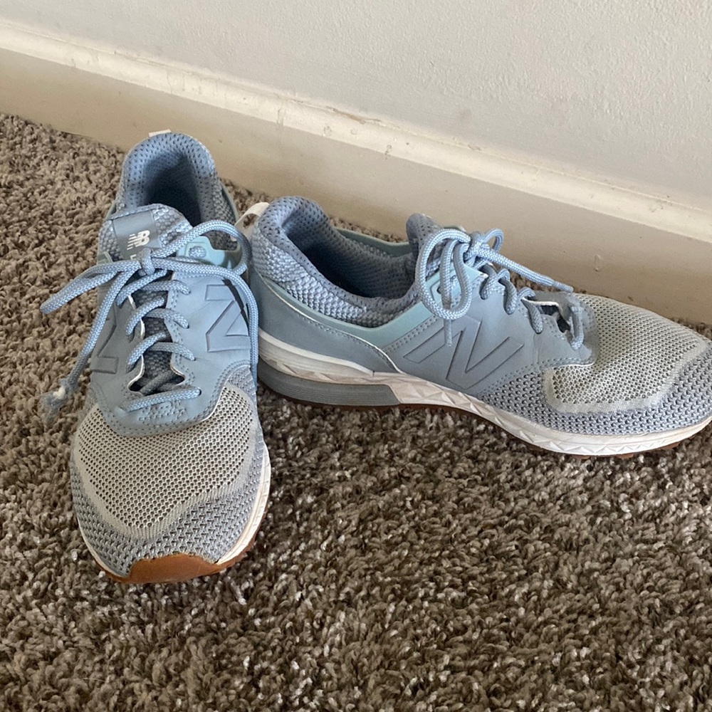 Womens New Balance 574 tennis shoes